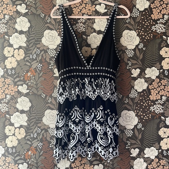 NWOT Lovers and friends Clark Dress size medium - Picture 4 of 7